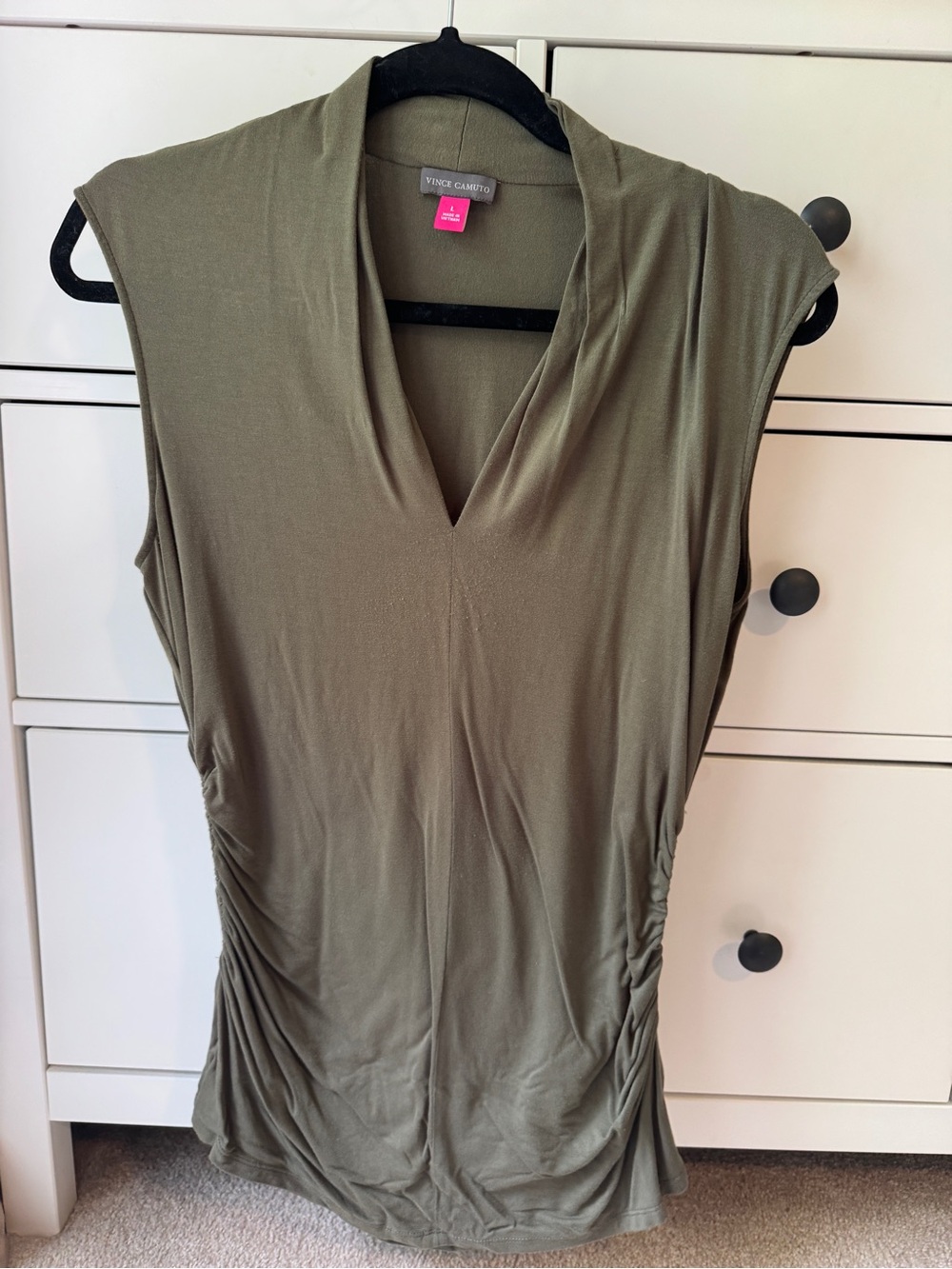 Vince Camuto Olive Sleeveless V-Neck Ruched Side Top